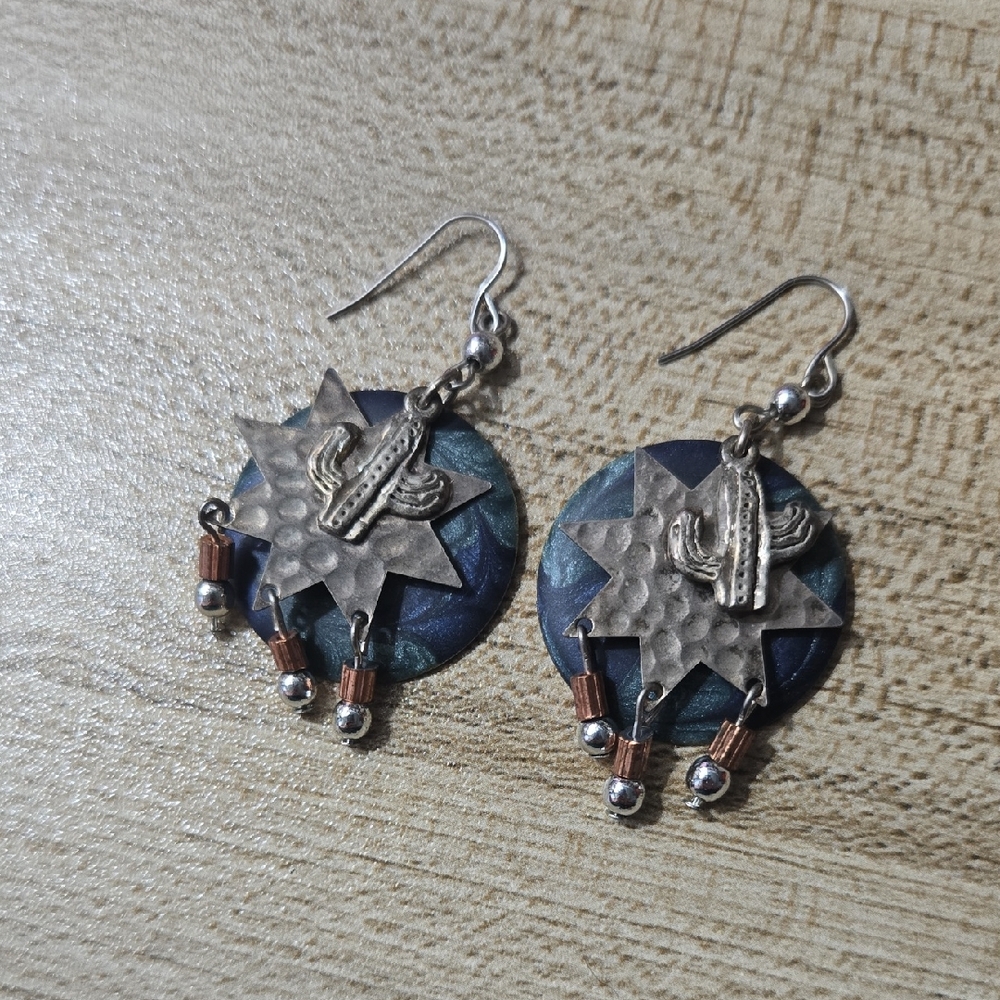 Vintage Handmade Western Silver Tone Textured Blue Metallic Clay Earrings💫